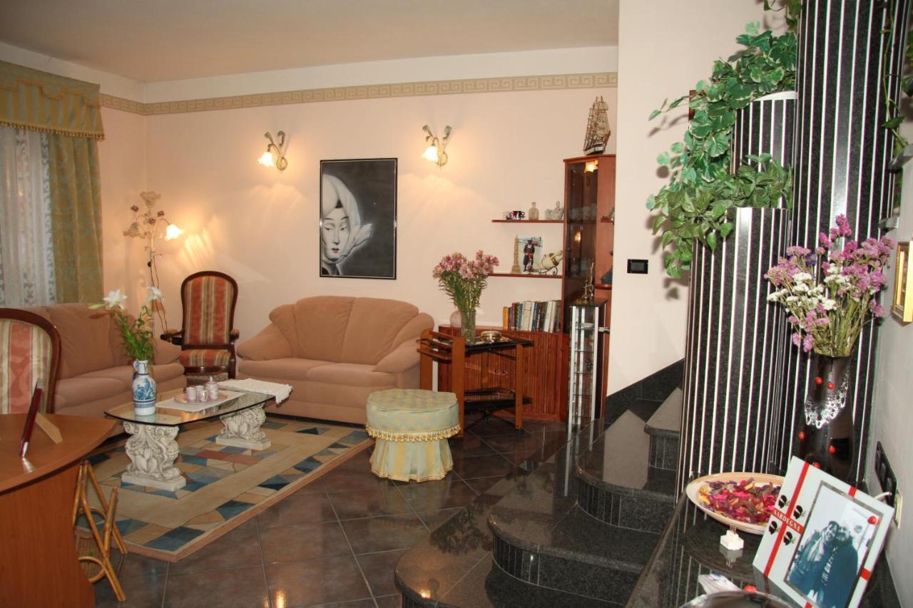 Locazioni Brevi La Rosaviola Guest Rooms Teulada Exterior photo